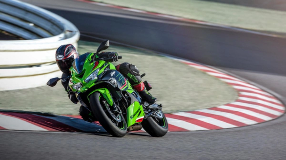 kawasaki-ninja-zx4rr-launched-in-india-at-rs-910-lakh-check-specs-features-here
